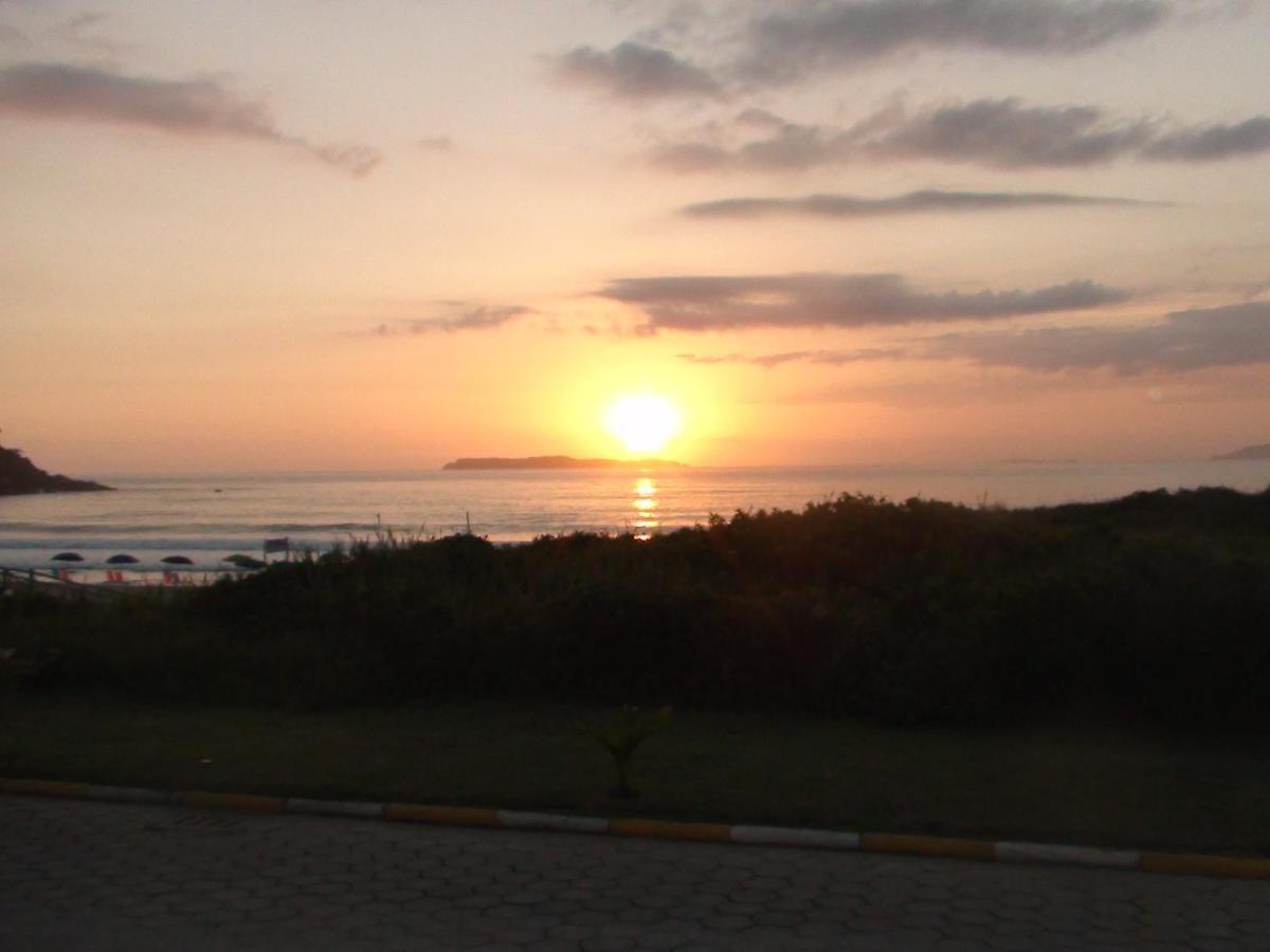 Praia De 4 Ilhas Apartamento De 1 Quarto A 60M Praia Com Vista 邦比尼亚斯 外观 照片